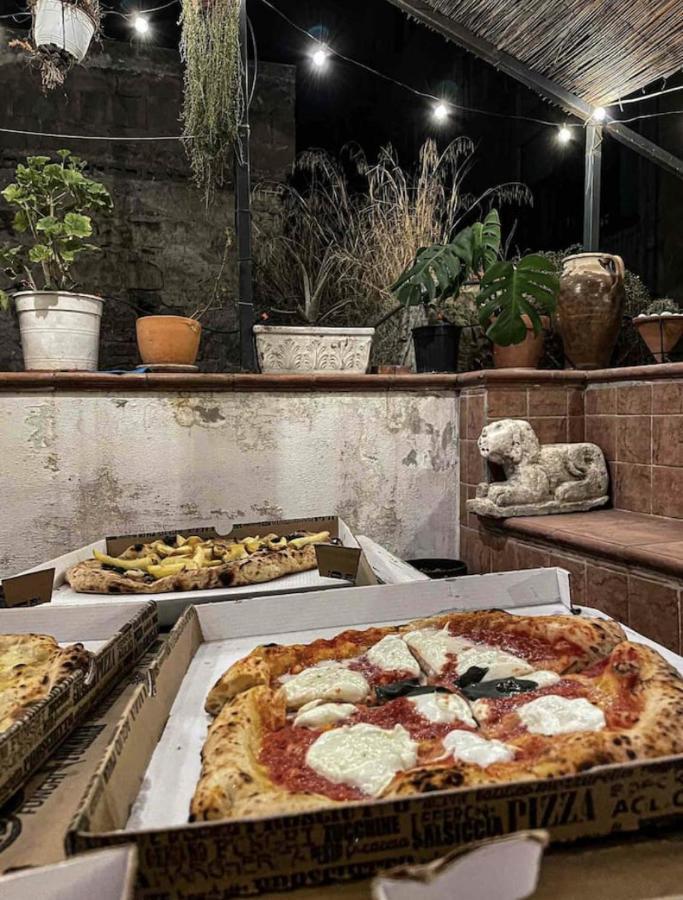 Appartamento In Pieno Centro Storico Con Terrazzo “O'Vicariello” Naples Exterior photo